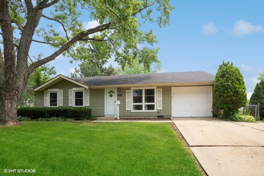 Property Photo:  551 Ridge Circle  IL 60107 