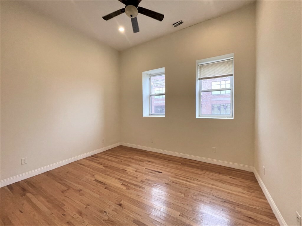 Property Photo: 62 Pleasant Street 8 MA 02148