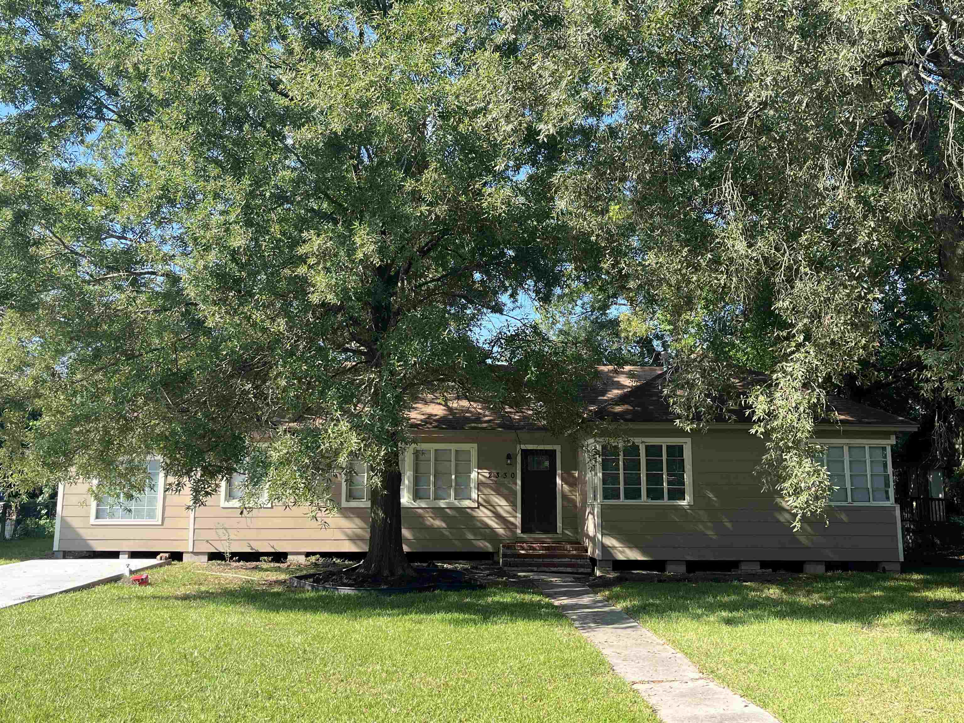 Property Photo:  2330 Harrison St.  TX 77702 