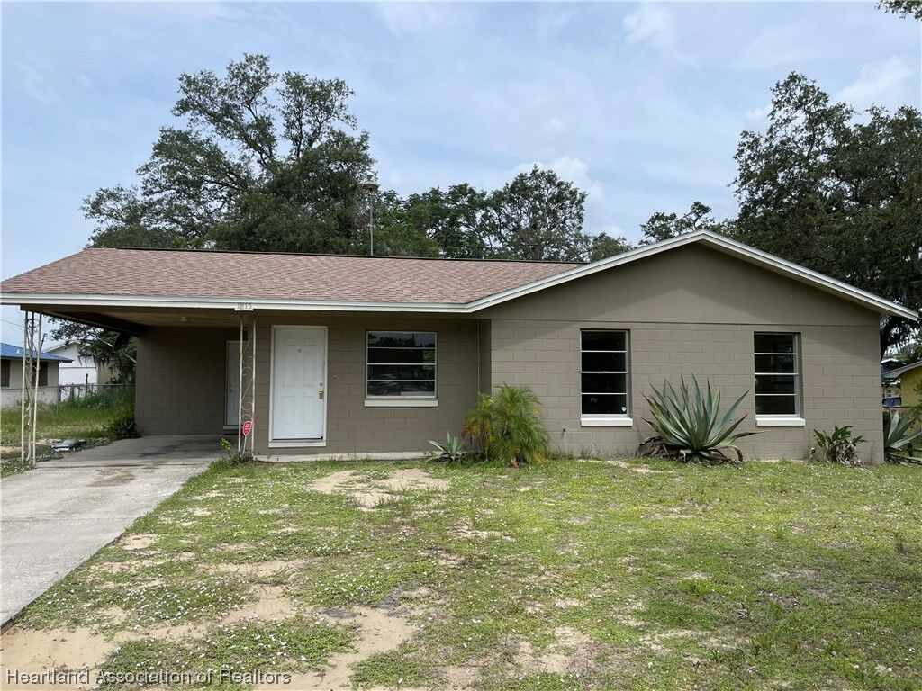 Property Photo: 1815 Warfield Place FL 33870