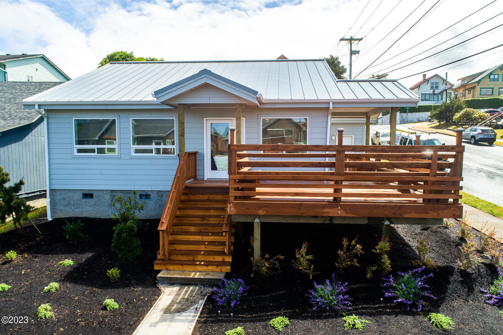 Property Photo: 6 NW Brook Street OR 97365