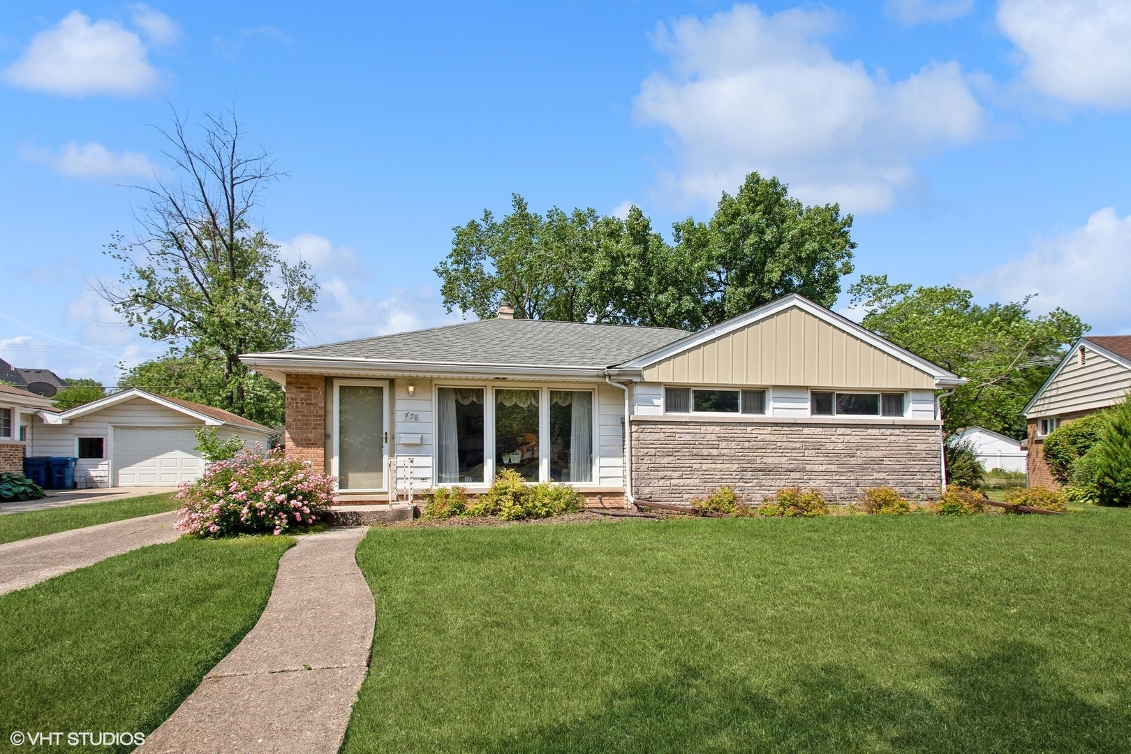 Property Photo: 458 N Oak Street IL 60126