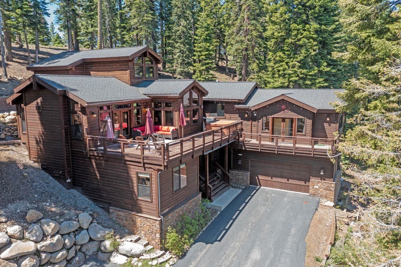 Property Photo:  11298 Skislope Way  CA 96161 