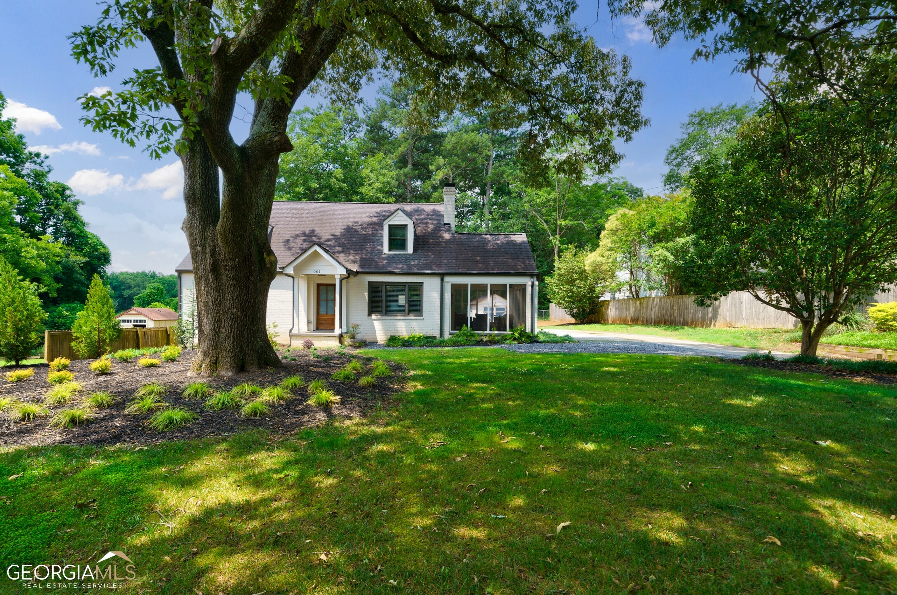 Property Photo:  901 Bouldercrest Drive SE  GA 30316 