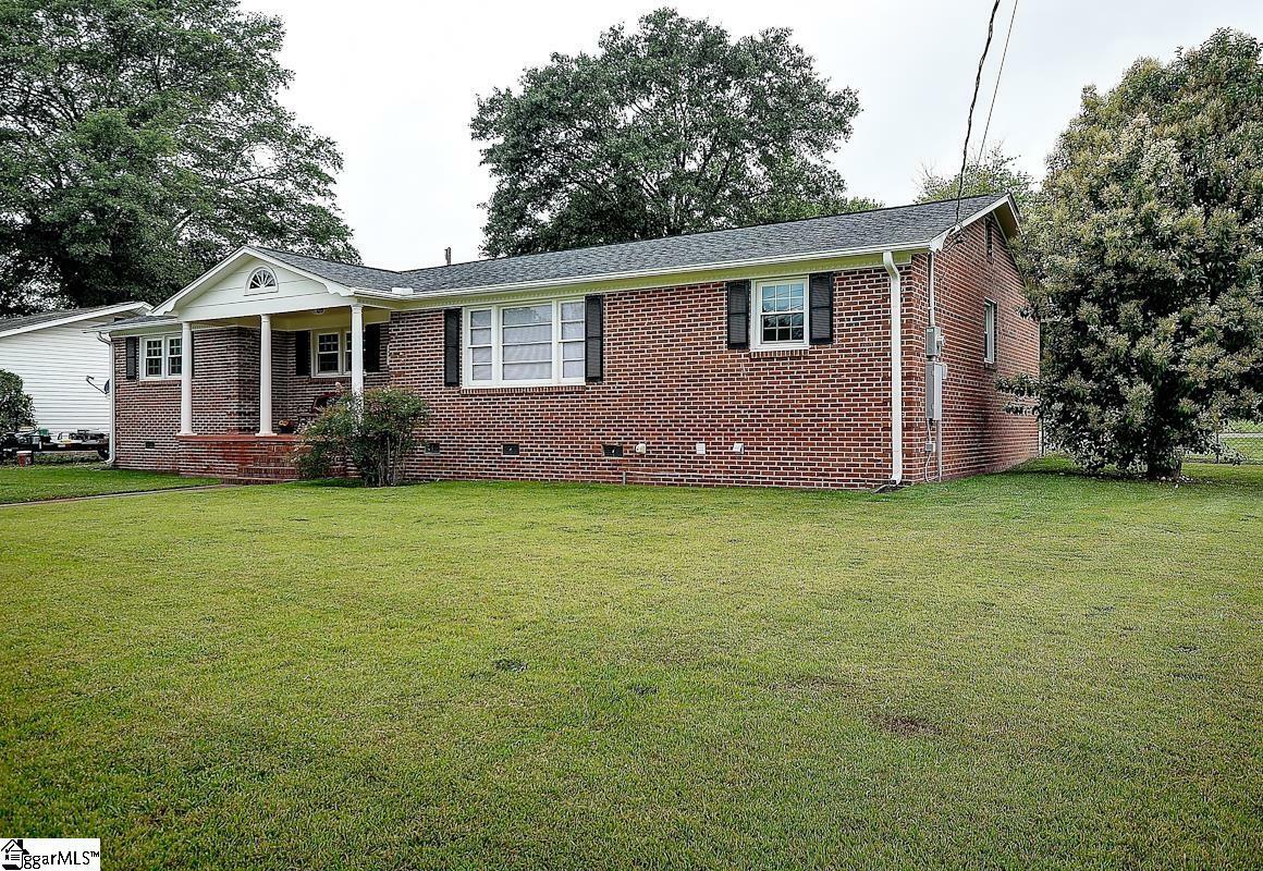 Property Photo:  2 Oakwood Avenue  SC 29687 