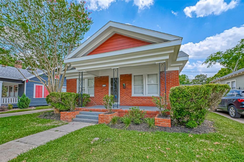 Property Photo:  1108 E 14th Street  TX 77009 