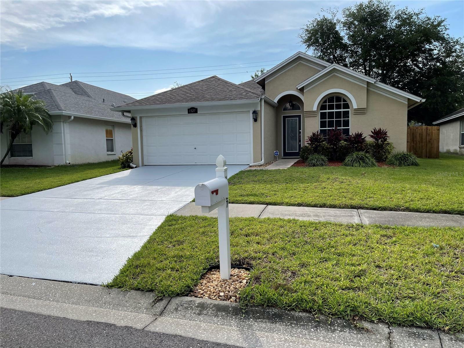 Property Photo:  1527 Scotch Pine Drive  FL 33511 