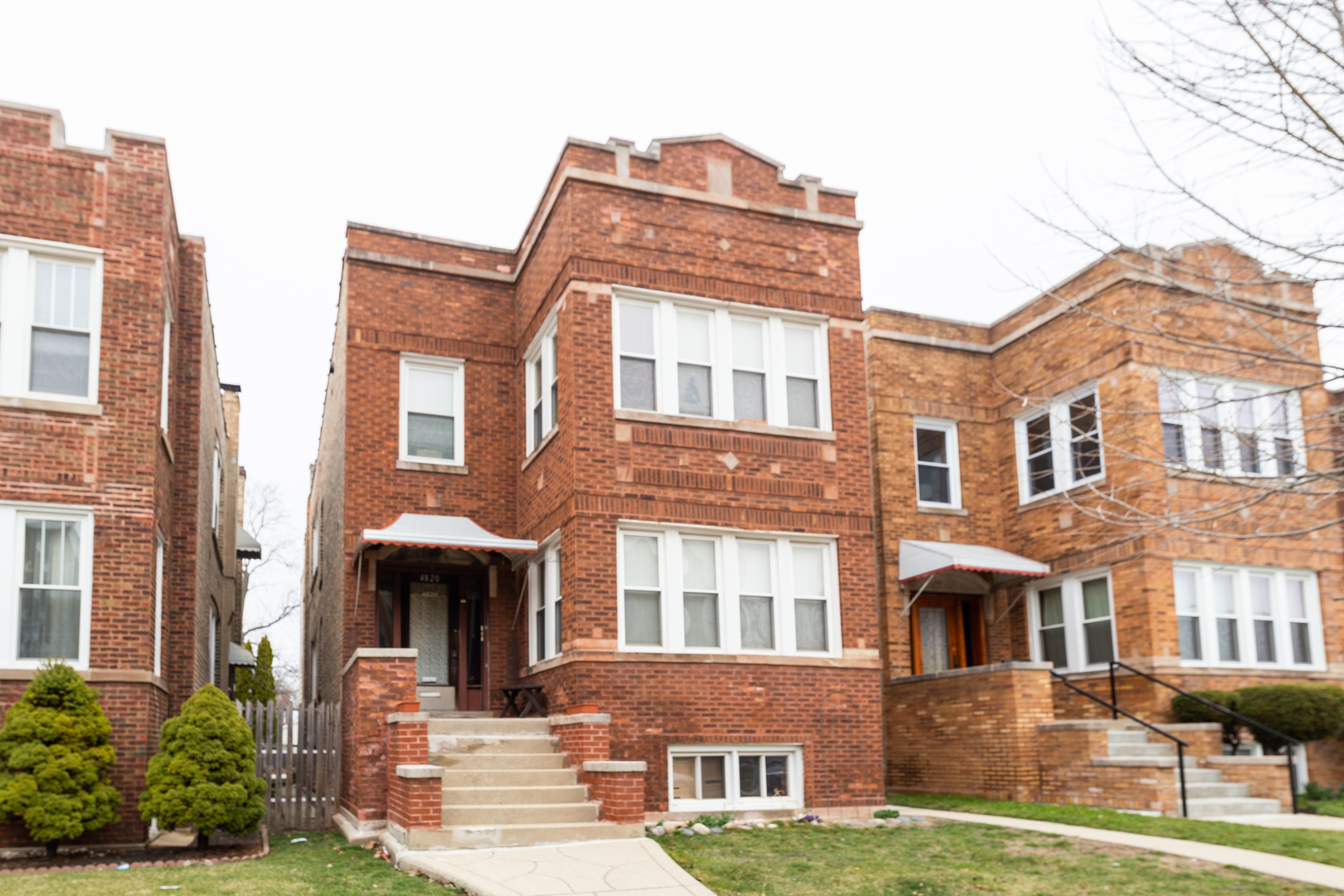 Property Photo: 4820 W Roscoe Street 1 IL 60641