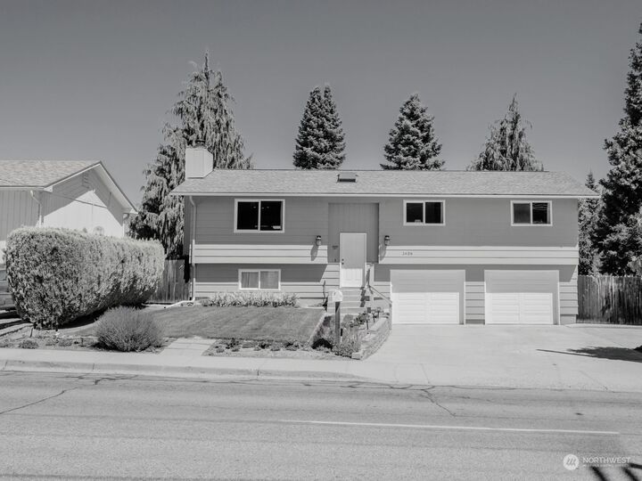 Property Photo:  1406 Millerdale Avenue  WA 98801 