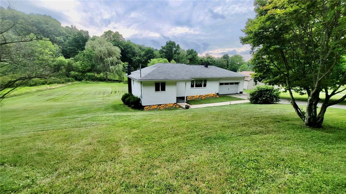 Property Photo:  1604 Piper  PA 15658 