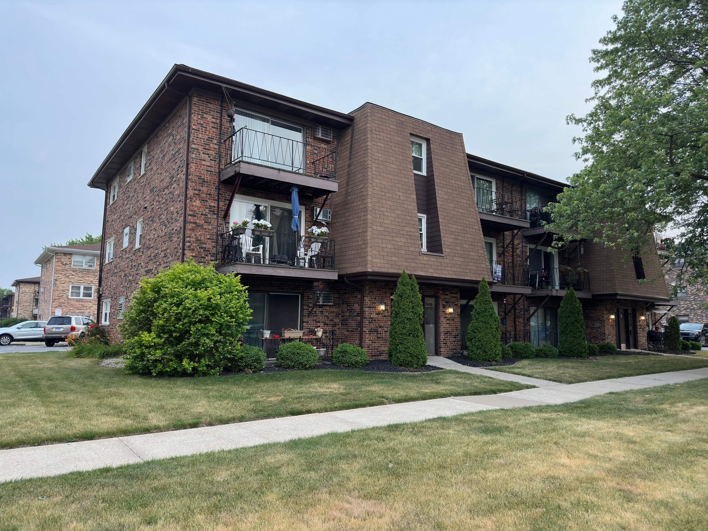 Property Photo: 7005 99th Street 2W IL 60415