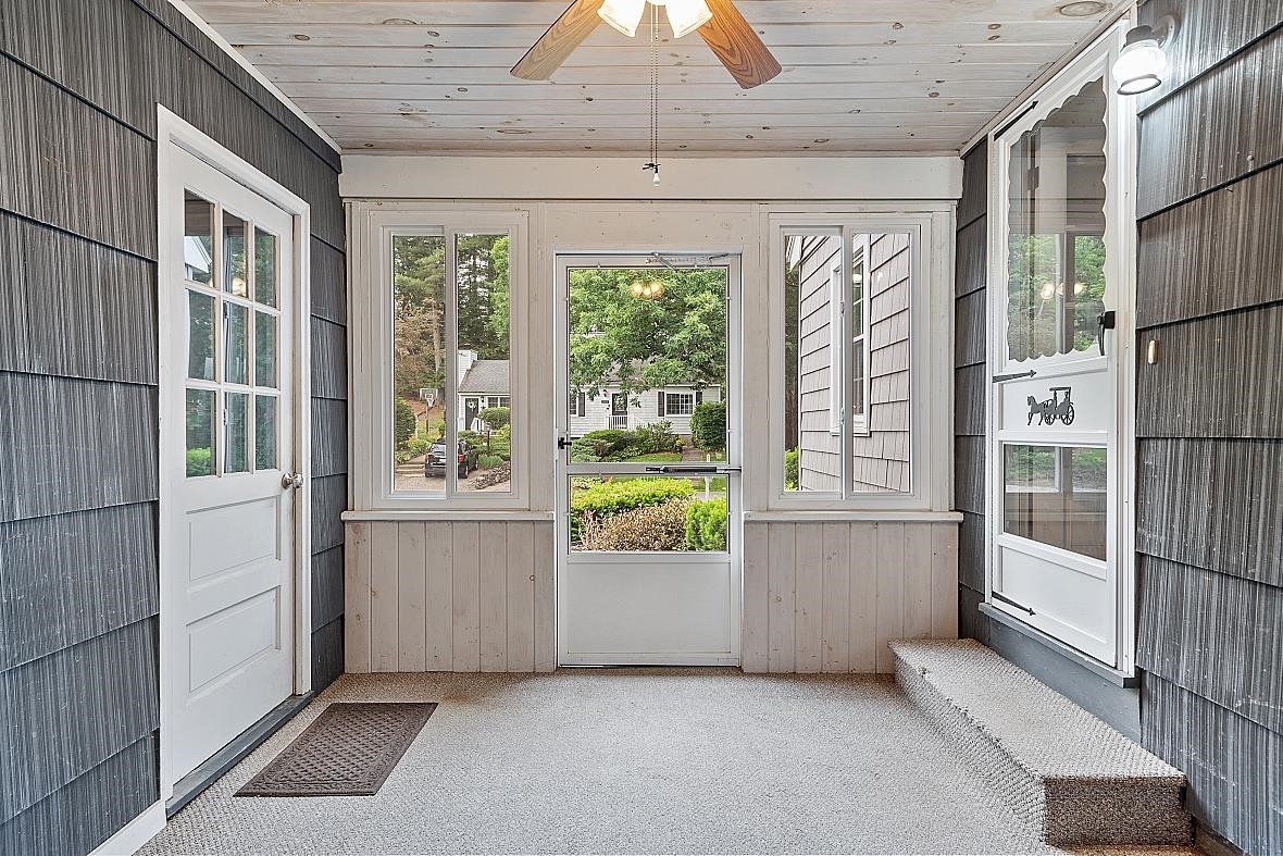 Property Photo: 10 Upstone Drive NH 03063