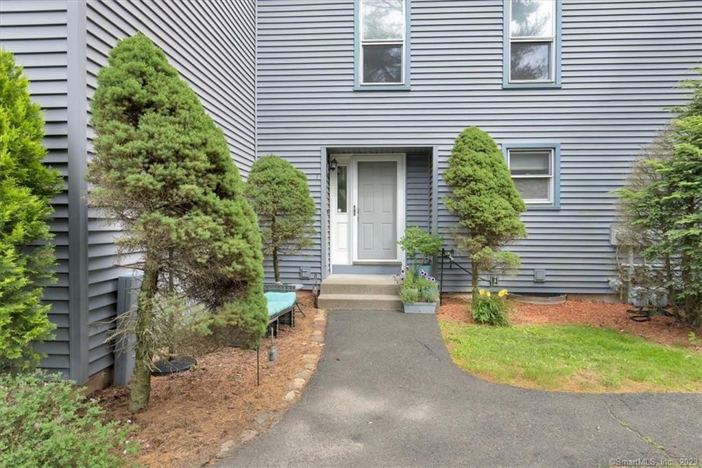 Property Photo:  7 Danforth Lane 7  CT 06067 