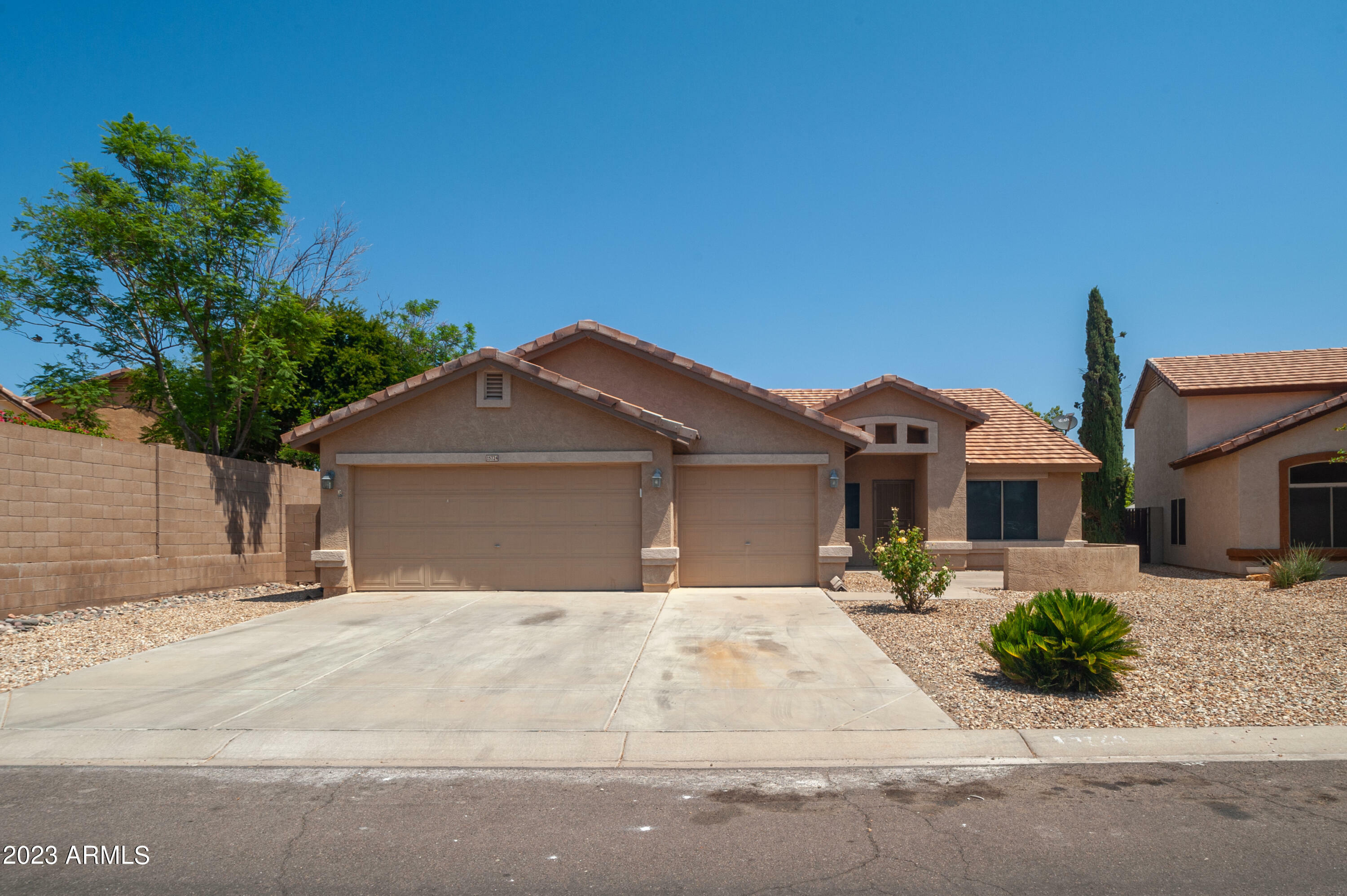 Property Photo:  15724 W Paradise Lane  AZ 85374 