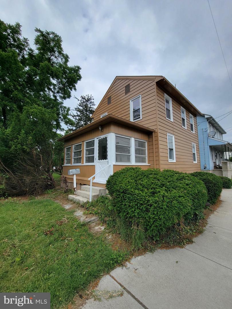 Property Photo:  527 Main  PA 17344 