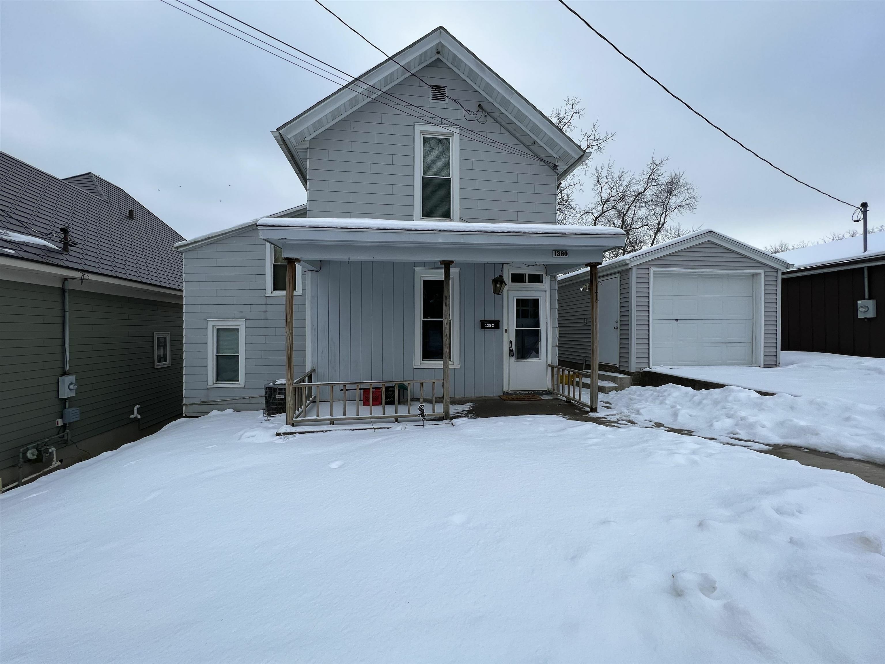 Property Photo:  1380 Reeder Street  IA 52001 