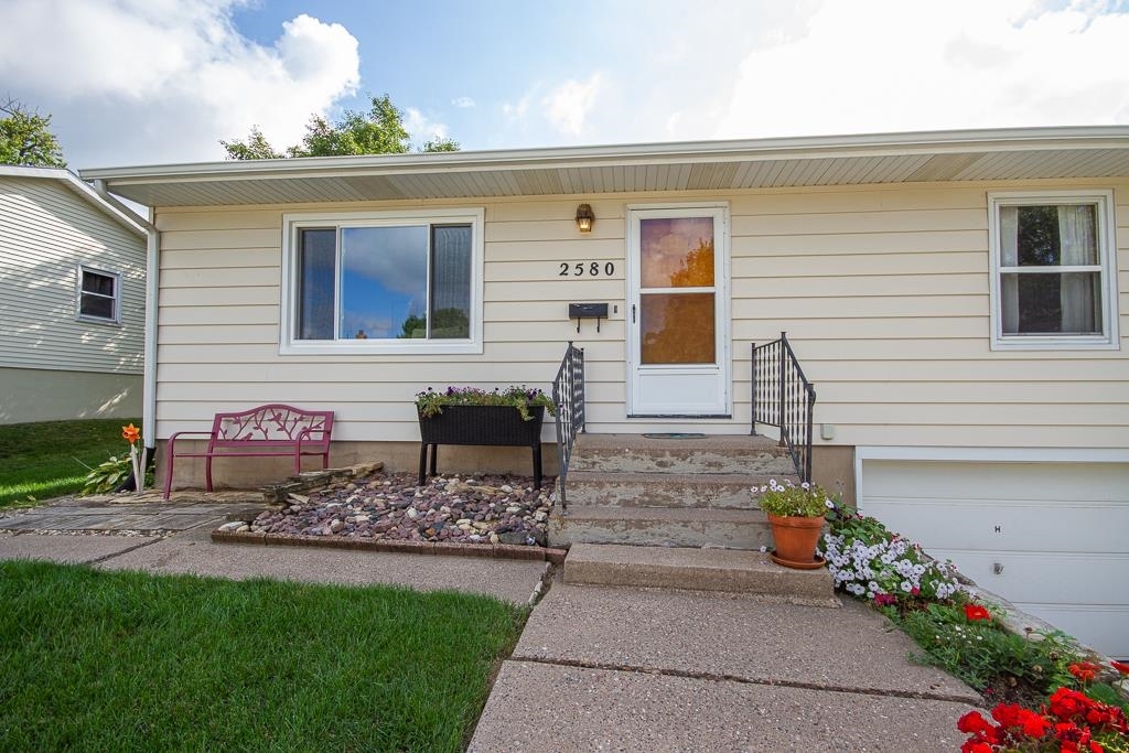 Property Photo:  2580 Dove Street  IA 52002 