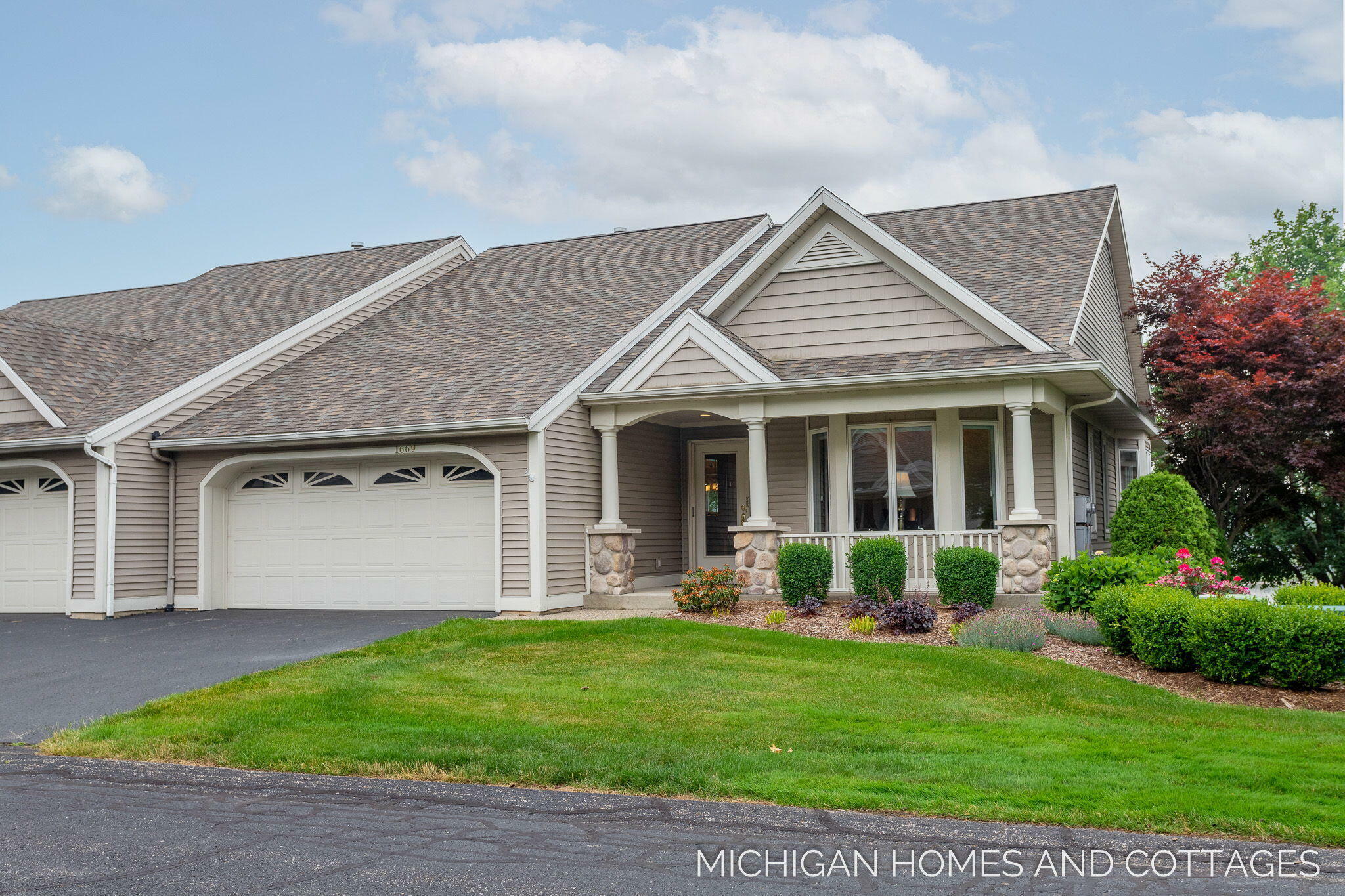 Property Photo:  1669 High Pointe Drive  MI 49464 