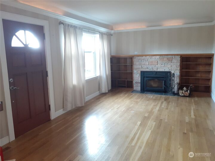 Property Photo: 6723 Linden Avenue N WA 98103