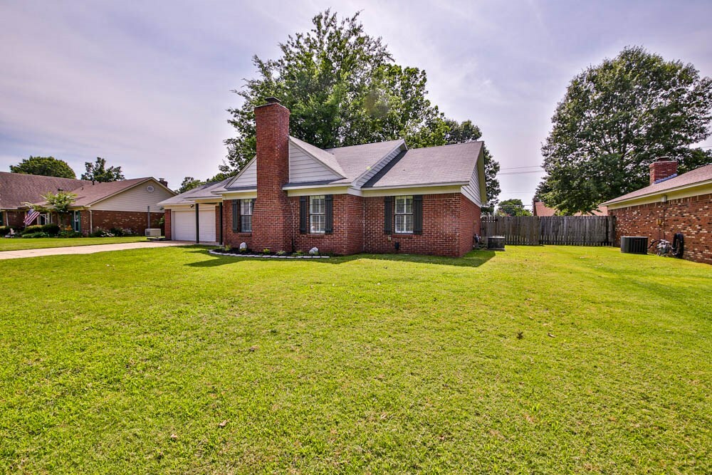 Property Photo:  202 Windsor Drive  AR 72301 