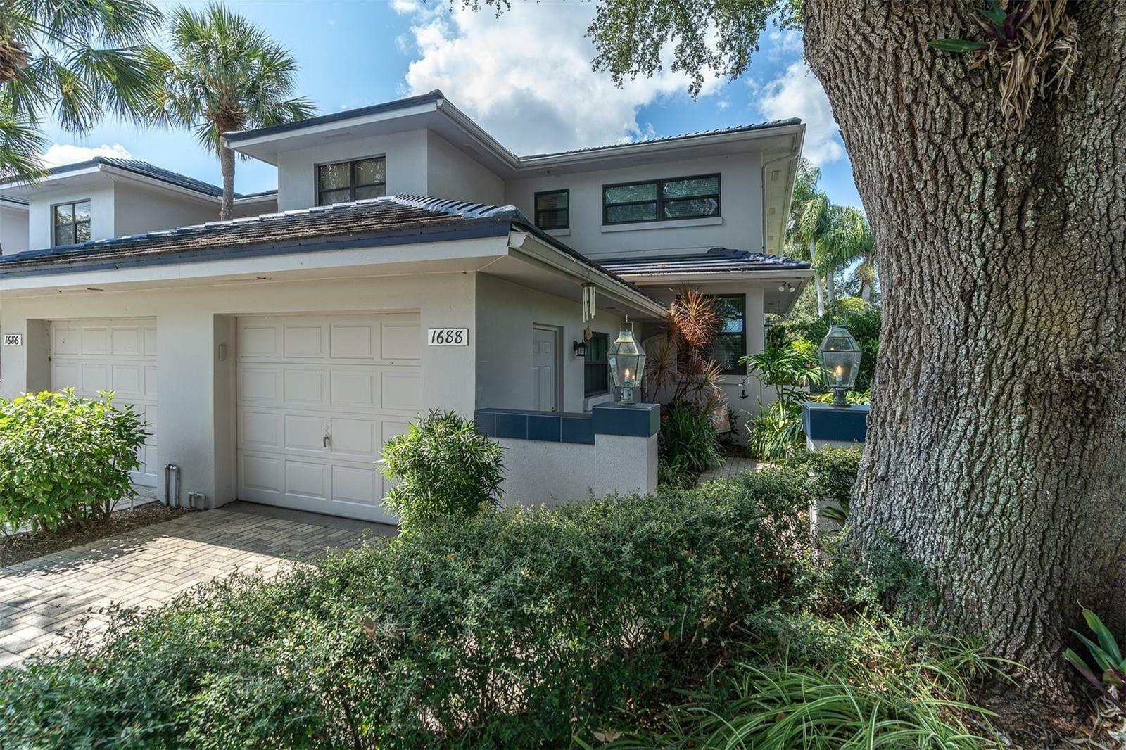 Property Photo: 1688 Watermark Circle NE FL 33702