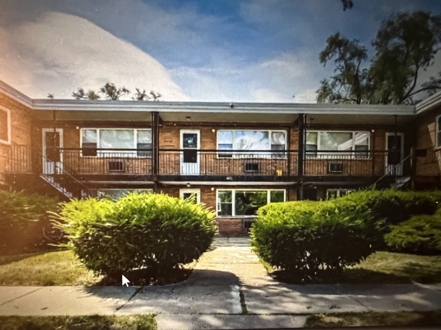 Property Photo: 405 Austin Street 11 IL 60515