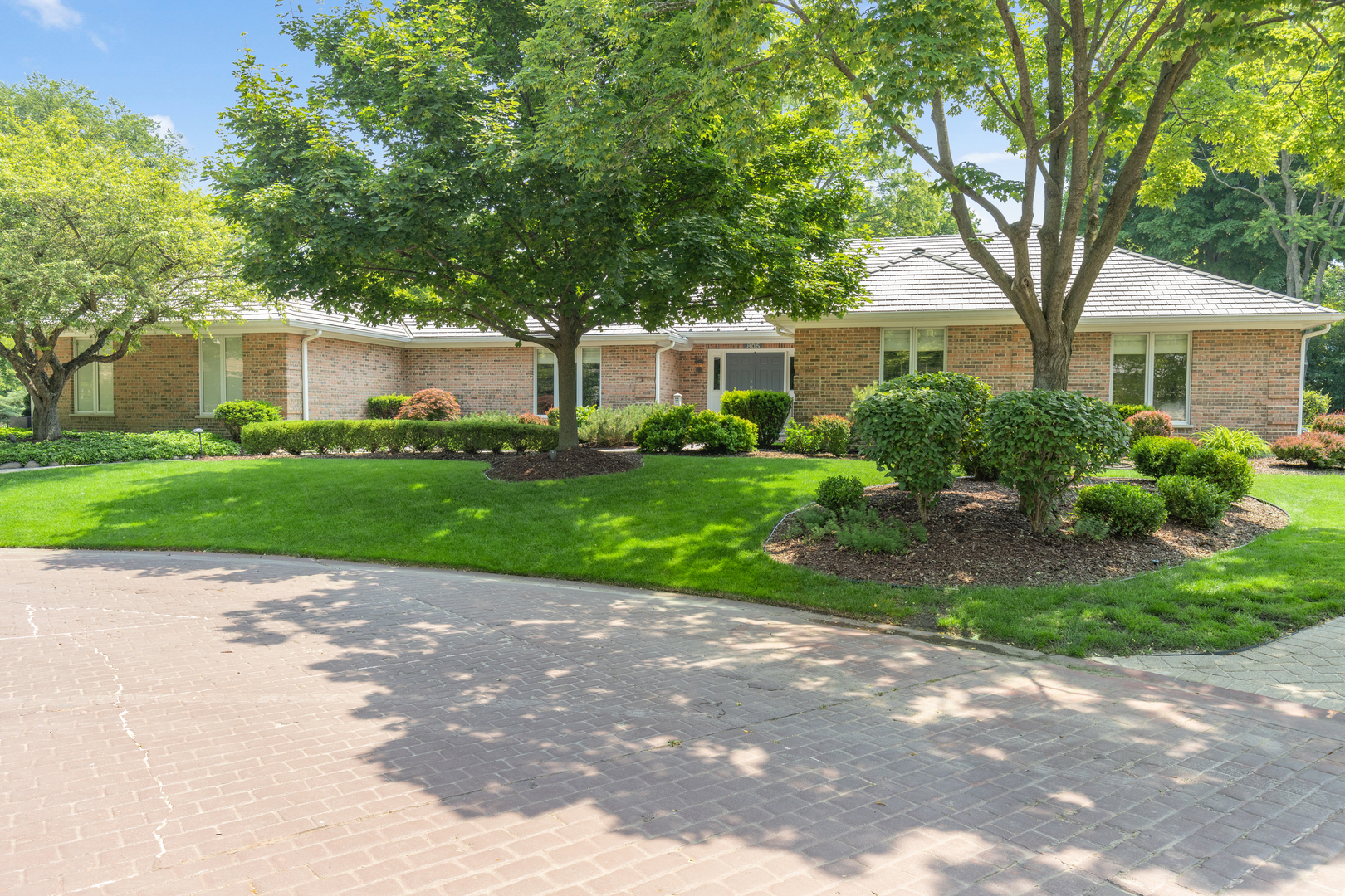 Property Photo: 805 Coventry Lane IL 60523