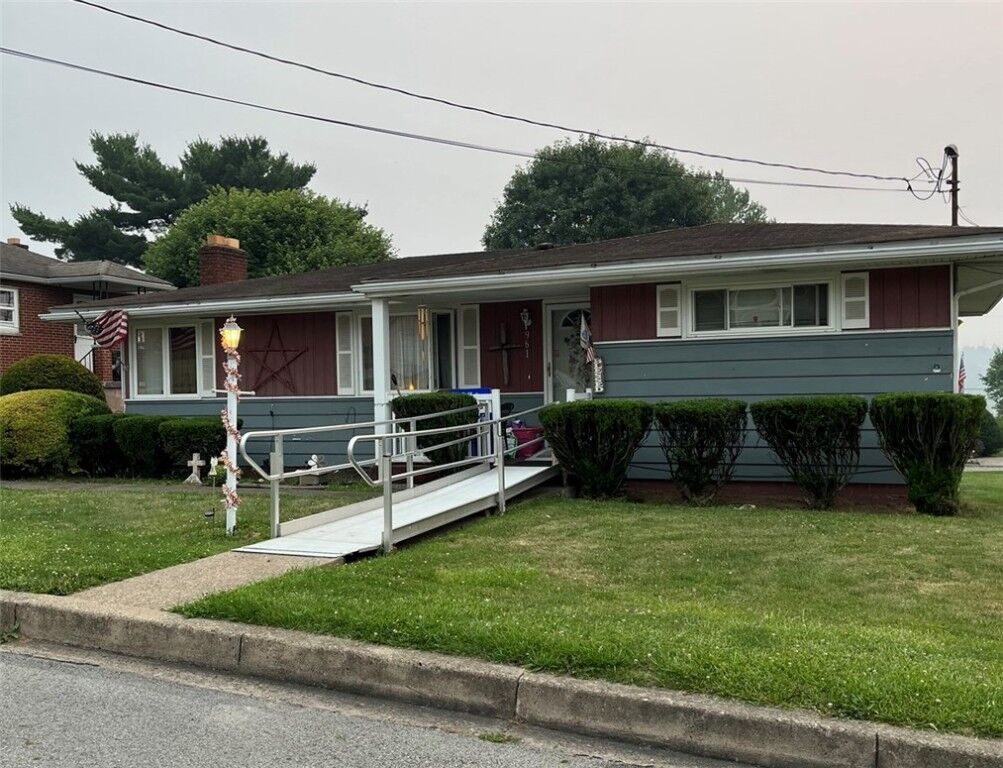 Property Photo: 961 Alexander Ave PA 15062