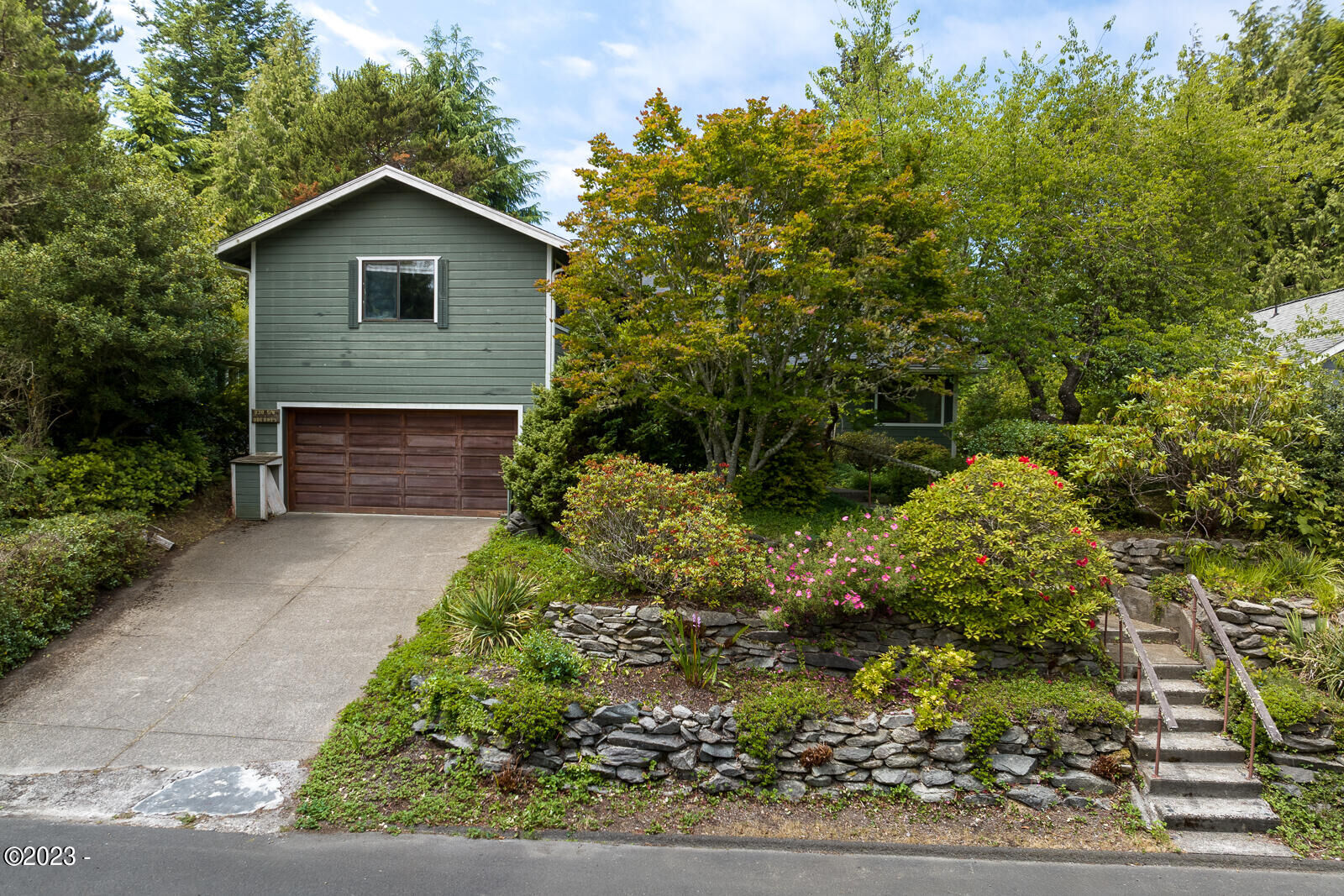 Property Photo:  830 SW Dolores Drive  OR 97394 