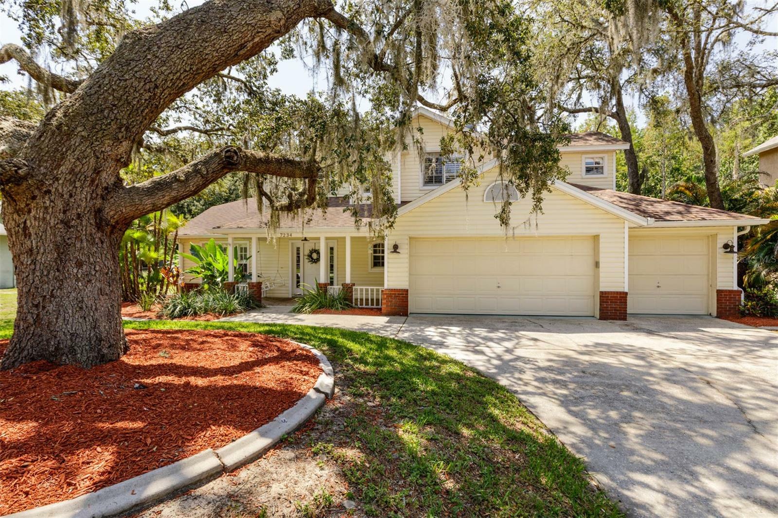 Property Photo:  7234 Auburn Lane  FL 34654 