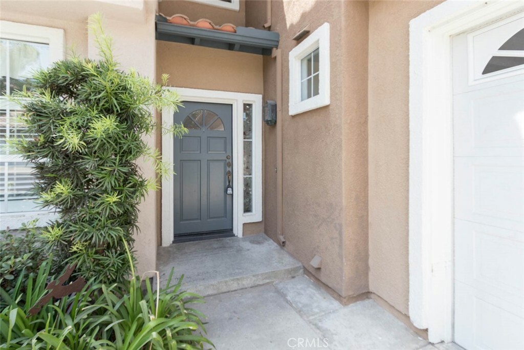 Property Photo:  92 Mira Mesa  CA 92688 