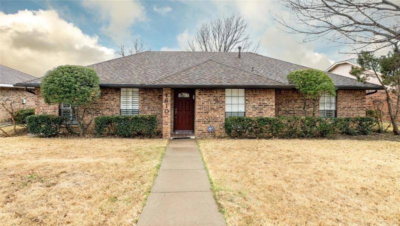 Property Photo: 1610 Elizabeth Drive TX 75007