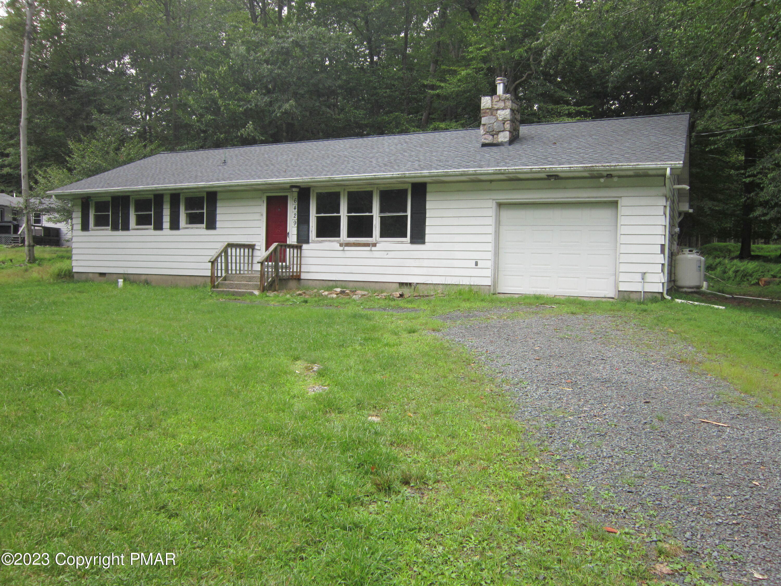 Property Photo:  6429 Laurel Road  PA 18346 