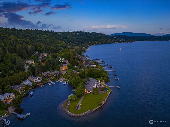 House for sale in Sammamish 3525 E Lake Sammamish Shore Lane NE