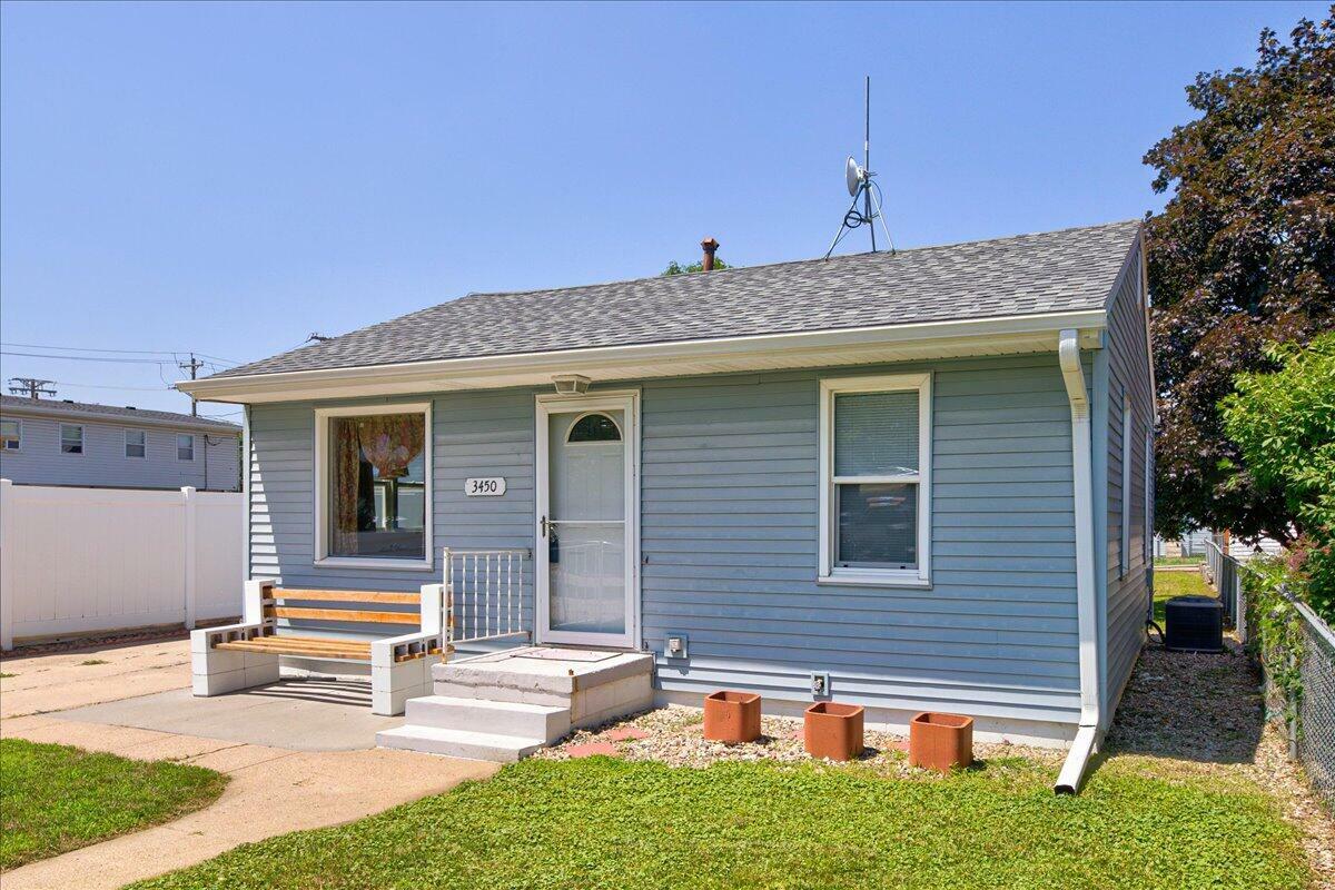 Property Photo:  3450 3rd  Avenue  IA 51501 