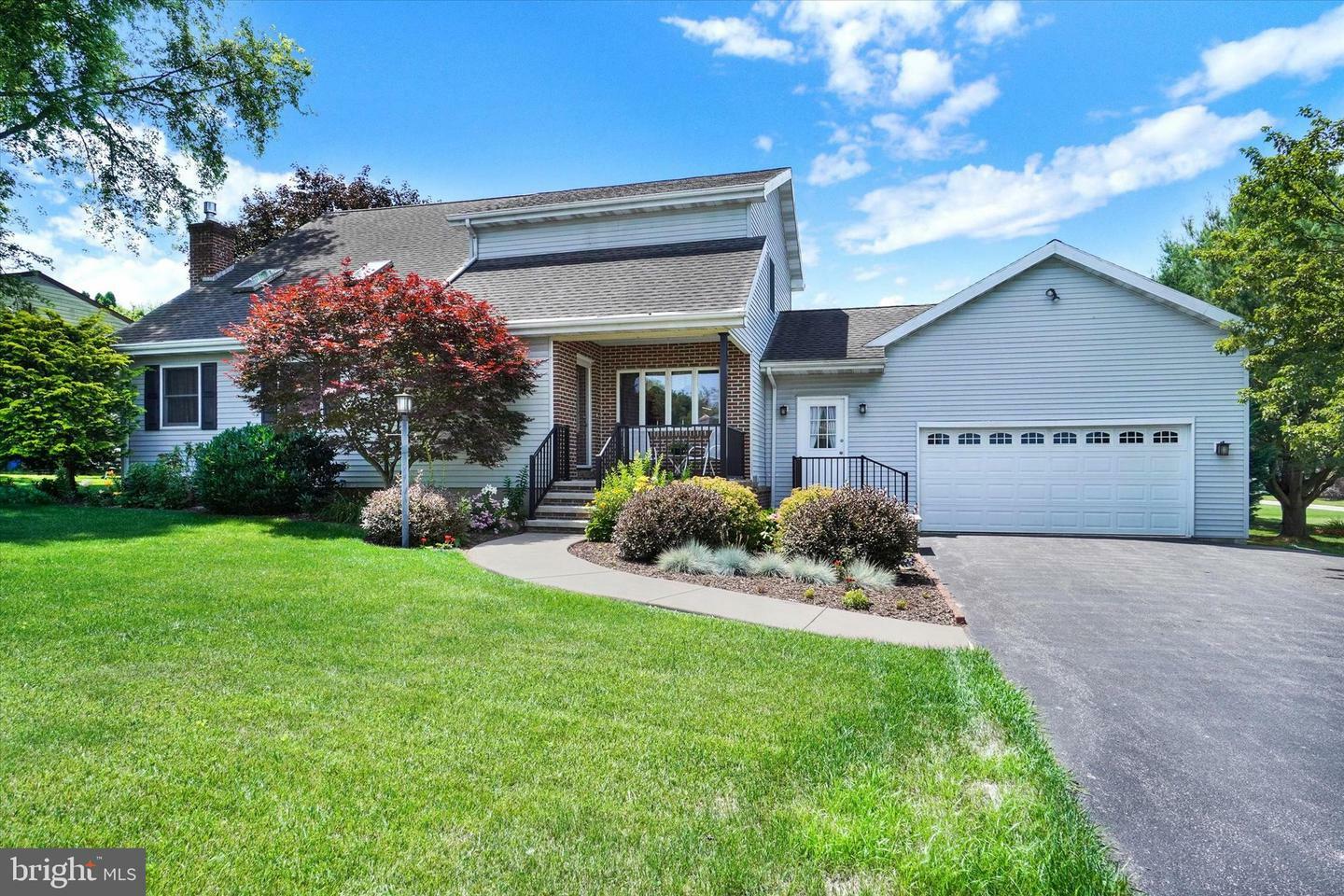 Property Photo:  4444 Webster Drive N  PA 17402 