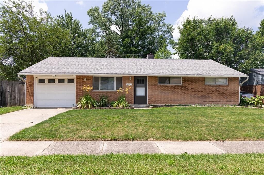Property Photo: 6325 Rosebury Drive OH 45424
