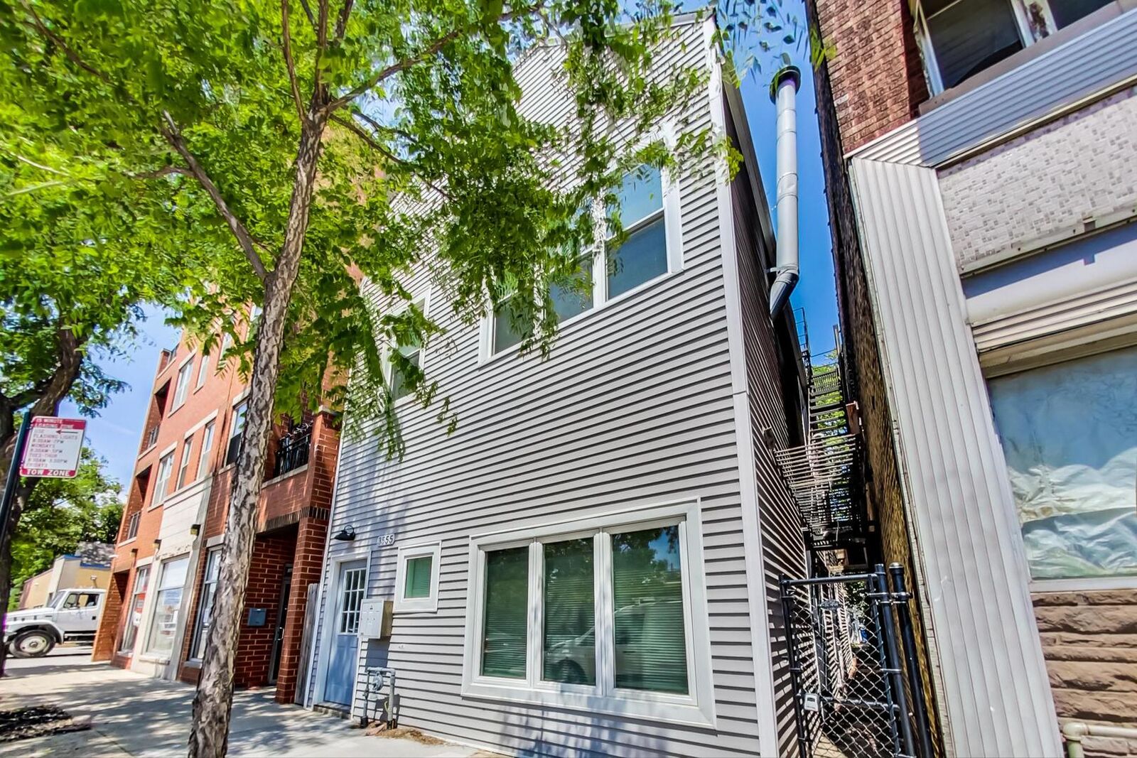 Property Photo:  3555 N Milwaukee Avenue  IL 60641 