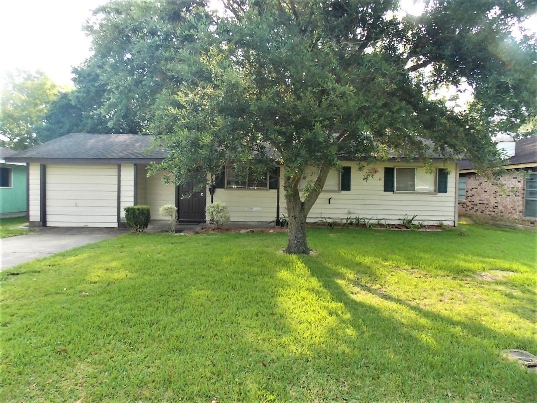 Property Photo:  165 Smelker St.  TX 77707 