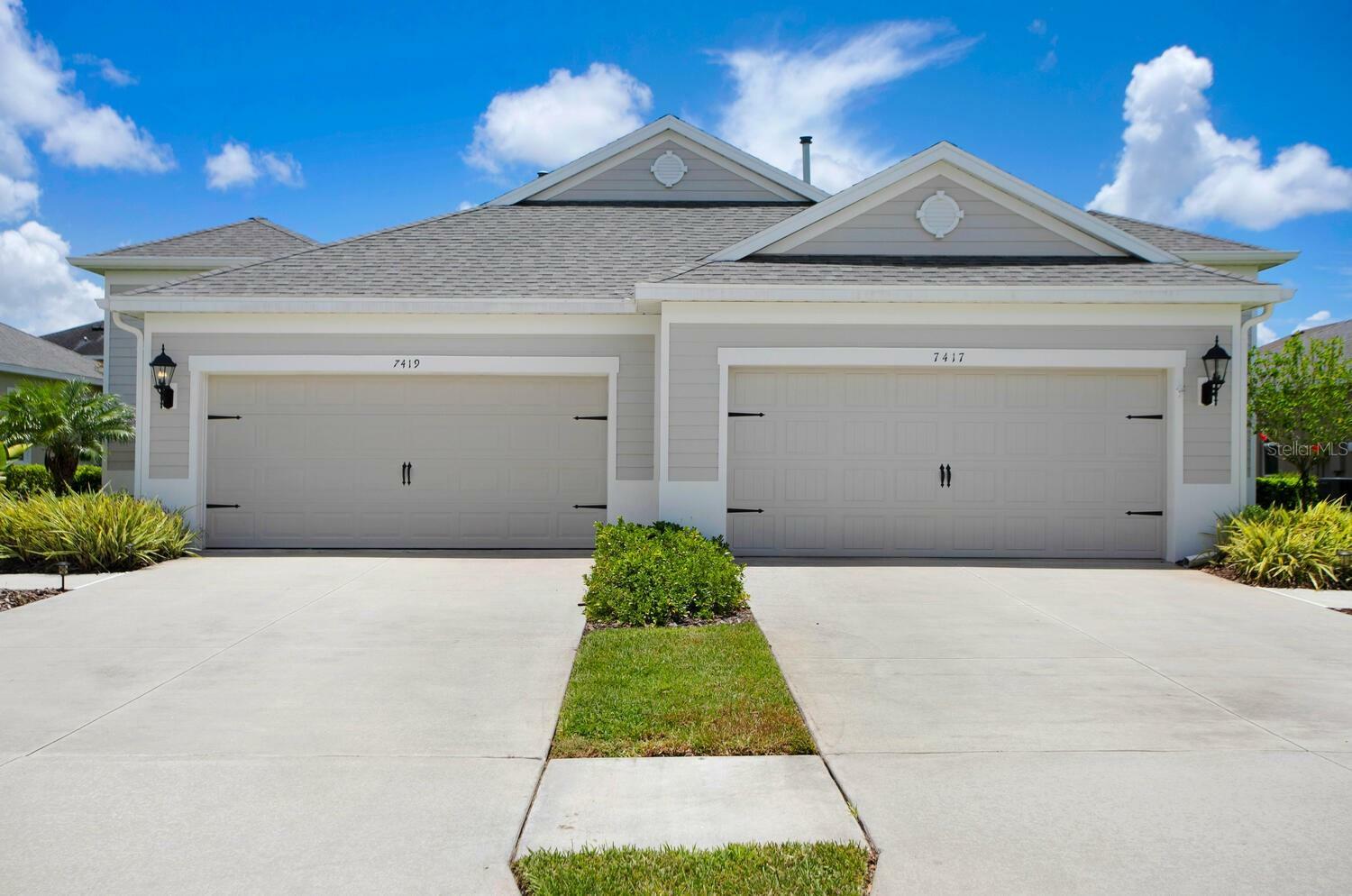 Property Photo:  7419 Parkshore Drive  FL 33572 