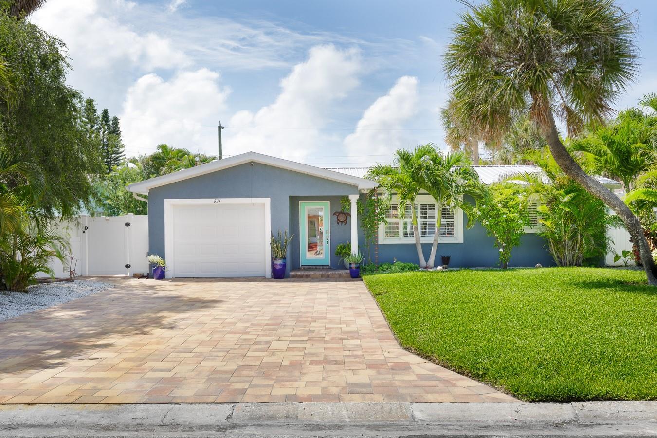 Property Photo: 621 77th Avenue FL 33706