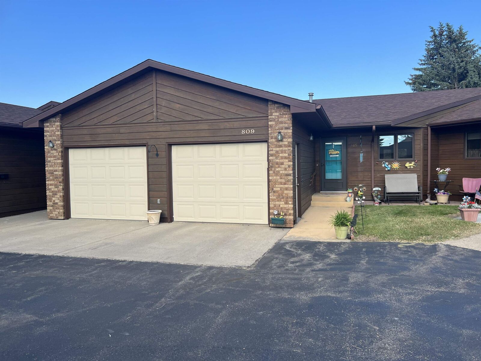 Property Photo:  809 24th Ave SW  ND 58701 