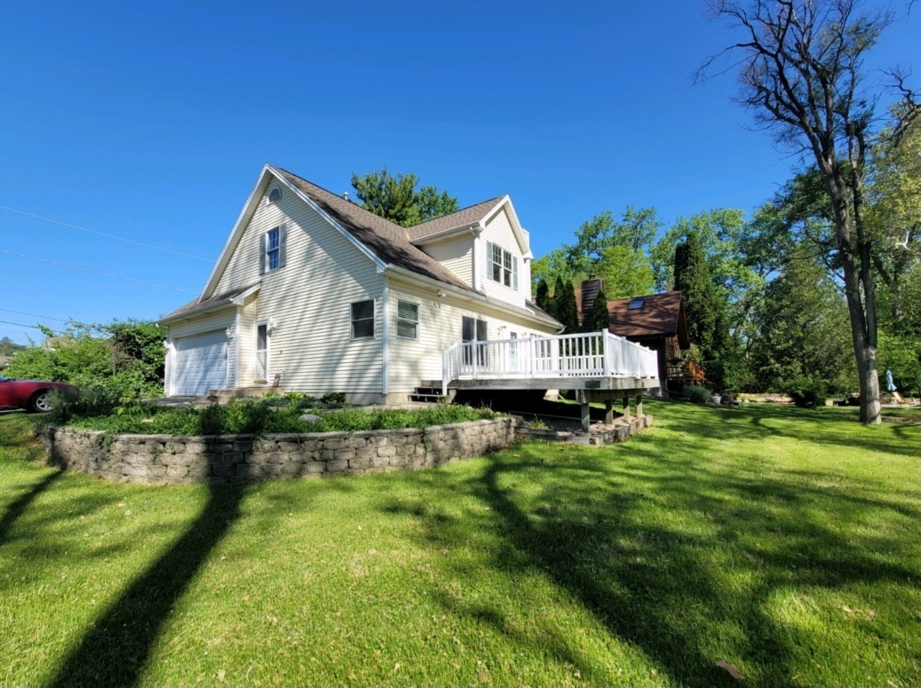 Property Photo:  1124 Fox River Drive  IL 60102 