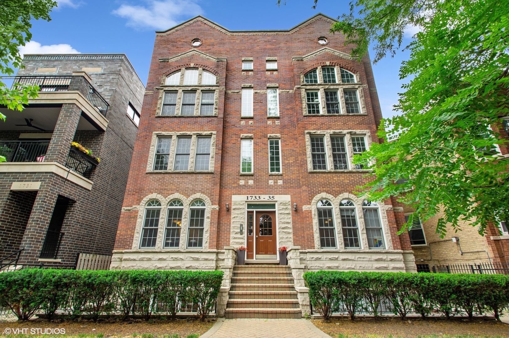 1733 W Roscoe Street 1E  Chicago IL 60657 photo