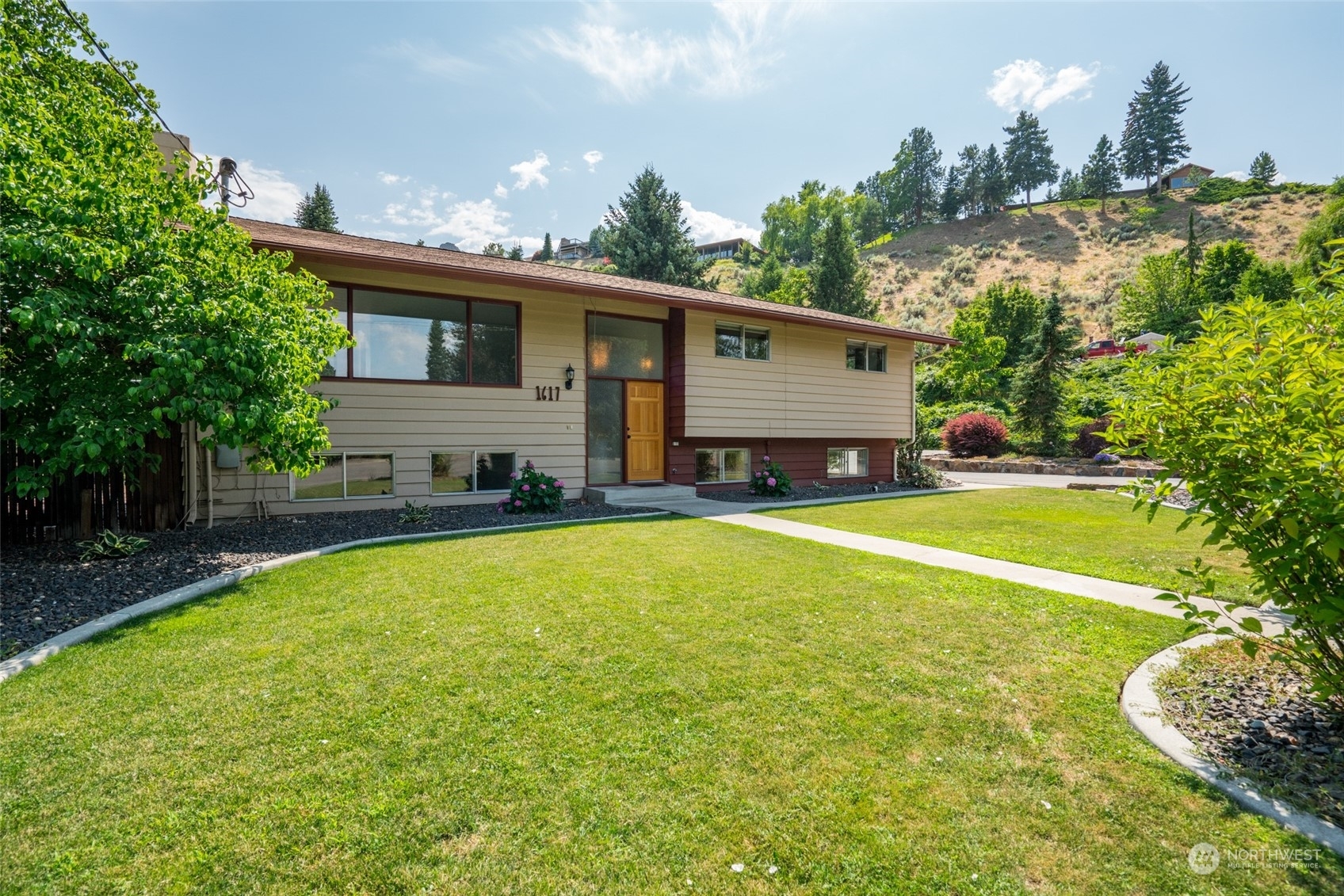 Property Photo:  1617 Pacific Lane  WA 98801 