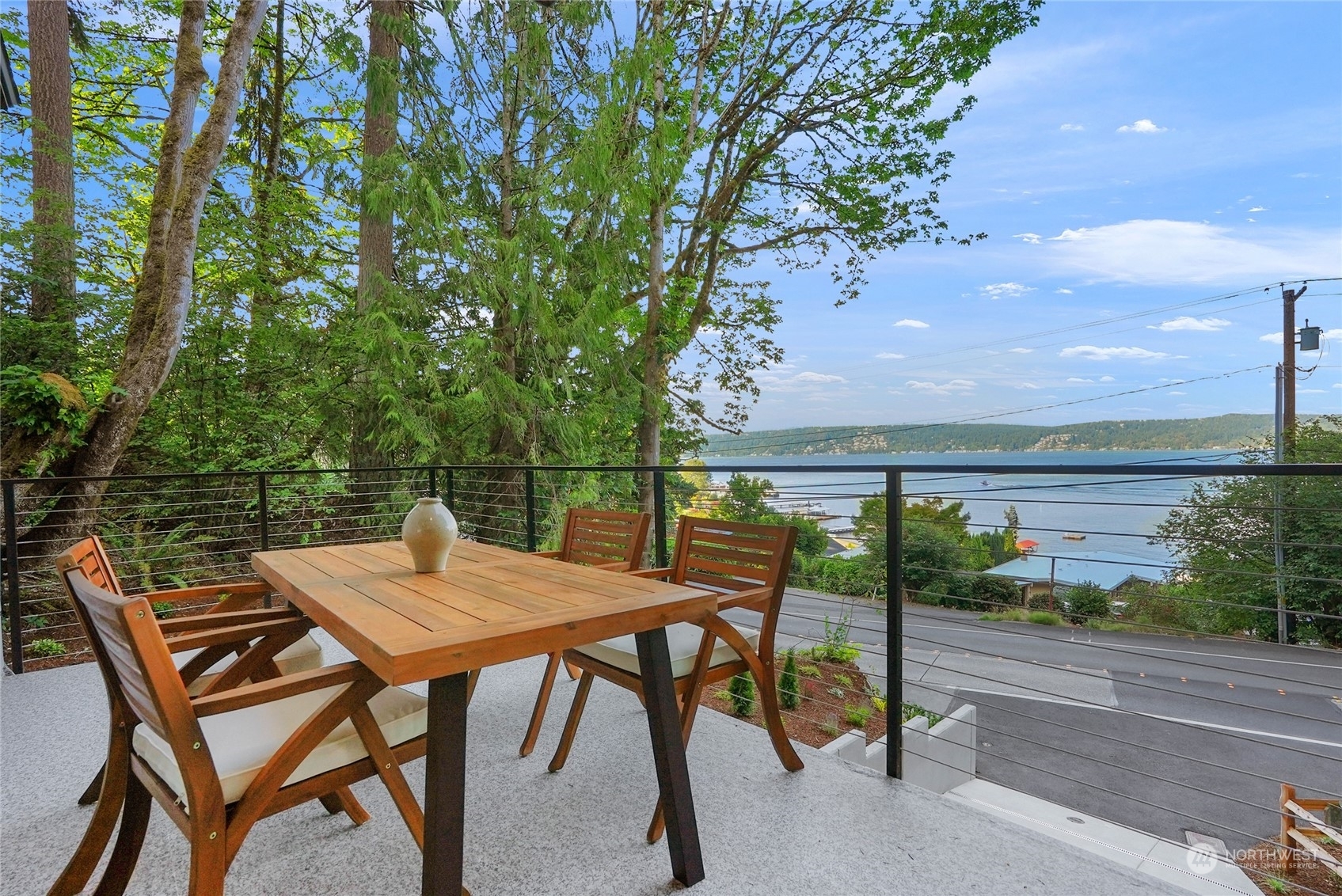 Property Photo:  439 W Lake Sammamish Parkway SE  WA 98008 