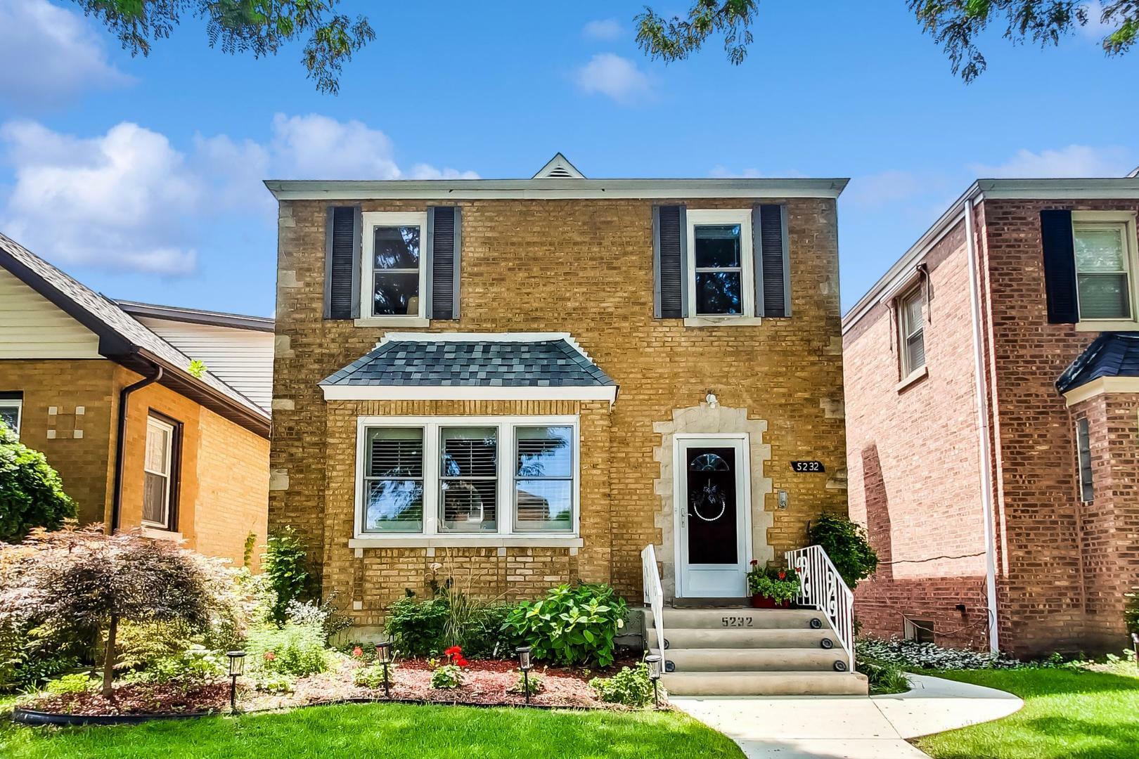 Property Photo: 5232 N Newcastle Avenue IL 60656