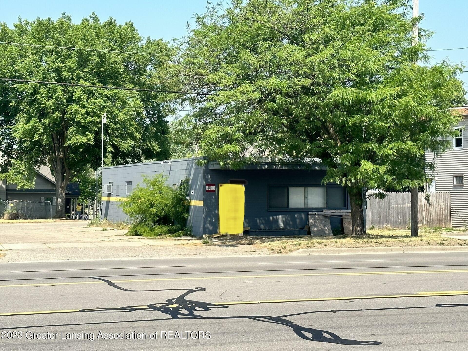 Property Photo:  4410 S Martin Luther Jr. Boulevard  MI 48910 