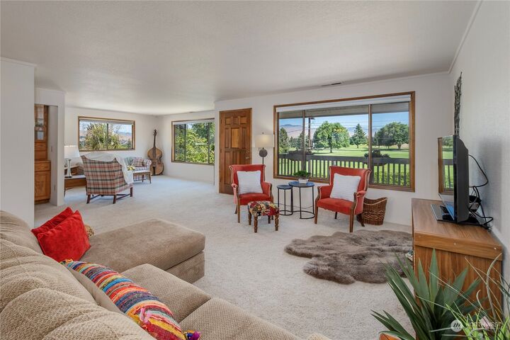 Property Photo:  351 15th Street NE D  WA 98802 