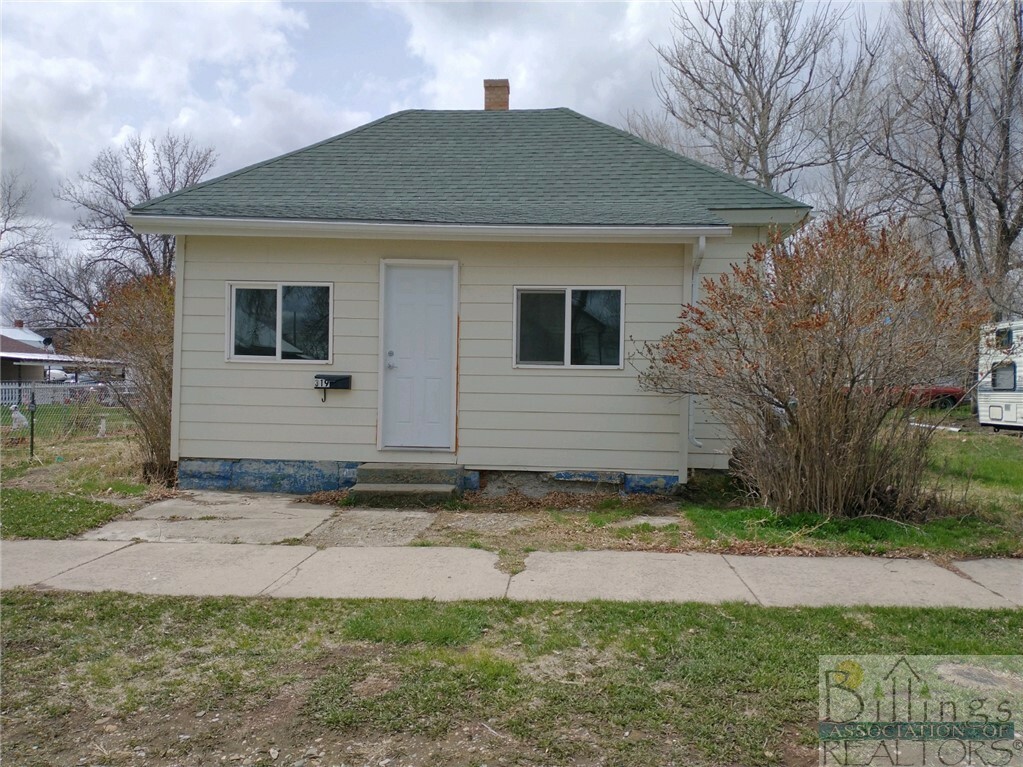 Property Photo:  319 2nd Street E  MT 59072 